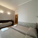 Atena 2* Milán
