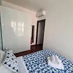 Blue Retreat Modern Near M4 Apartman *