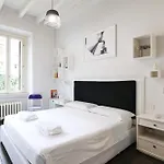 Apartment Custodi Premium Tra Navigli E Bocconi Milan