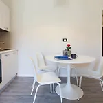 Station Spacious 2br Flat Mediolan