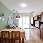 Feels Like Apartment *