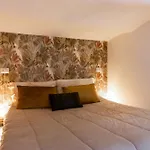 Youhosty - Design Isola