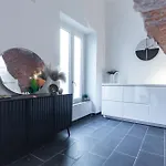 Youhosty - Design Isola *