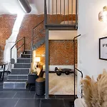 Youhosty - Design Isola شقة