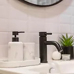 Youhosty - Design Isola