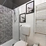 Youhosty - Design Isola * ميلان
