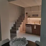 Secret Courtyard Apartment *
