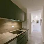 Two -rooms 10 Minutes Duomo By Metro 아파트 밀라노