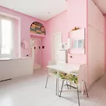 Appartement Guesthost - Isola Cosy Pink Milaan
