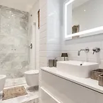 Filzi 41 - Elegant And Near Station Apartment