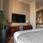 Filzi 41 - Elegant And Near Station Apartment *