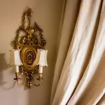 Filzi 41 - Elegant And Near Station Apartment