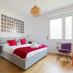 Guesthost - Bright And Modern 아파트