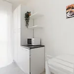 Apartment Guesthost - Piazza Tripoli Bright Milan
