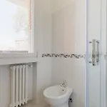 Guesthost - Piazza Tripoli Bright Apartment *