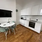 Modern Flat In Isola Milan