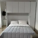 Mihouse Res דירה