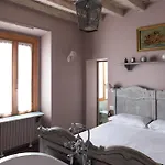 Characteristic One Bedroom Navigli - Mirable Pm アパート ミラノ