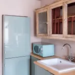 Characteristic One Bedroom Navigli - Mirable Pm アパート ミラノ