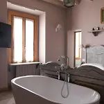 Characteristic One Bedroom Navigli - Mirable Pm アパート ミラノ
