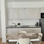 Mihouse Res מילאנו