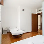 Guesthost - Chiesa Rossa Comfy 아파트 밀라노