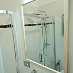 Ampia Stanza Con Bagno Privato E Zona Pranzo بيت ضيافة 3*