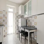 Guesthost - Citta Studi With Balcony Lägenhet Milano