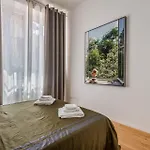 Intrho Isola Luxury , Modern & Cozy Appartement