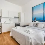 Intrho Isola Luxury , Modern & Cozy