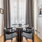 Appartement Intrho Isola Luxury , Modern & Cozy