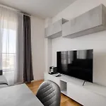 Giaxtower Gym & Pool Skyline View 20' Piano ميلان