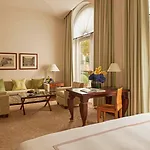 Hotell Four Seasons 5*