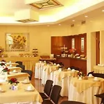 Western Madison Hotel 4*