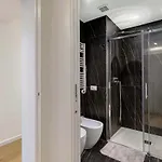 Luxurious Designer - Station Apartment