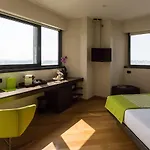 Western The Hub Hotel 4*
