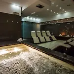 Western The Hub 4*