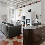 Vintage Hideaway Milan-historic Courtyard 아파트