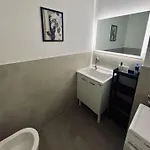 아파트 Byron's House
