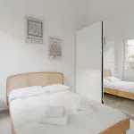 Apartment Guesthost - Patio Varesina Milan
