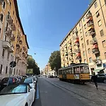 Near Linate Duomo And Station Minutes Away Appartement *