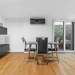 Apartmán Attico Con Vasca, Posto Auto E Metro Sotto Casa