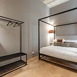 Boutique Sant'andrea Konukevi Milano