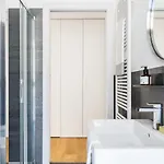 Joivy Stylish 1-bedroom Flat *