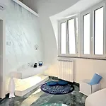 The Igloo -luxury Eclectic - Jacuzzi - Milanoflats 木屋 米兰