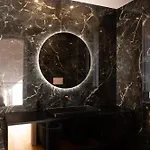 Lusso, Stile E Un Meraviglioso Terrazzo Nel Cuore Di Milan