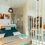 Private Garden & Metro 2 Min - Wooden Wave Flat Apartman Milánó