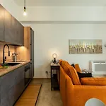 Private Garden & Metro 2 Min - Wooden Wave Flat Apartman *