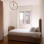 Lusso, Stile E Un Meraviglioso Terrazzo Nel Cuore Di Appartement Milan