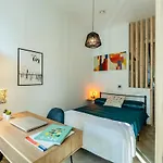 Private Garden & Metro 2 Min - Wooden Wave Flat *
